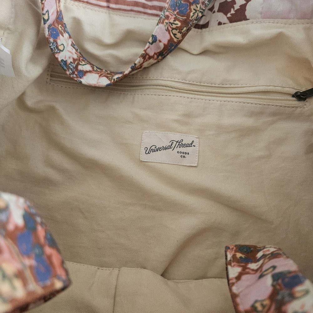 Universal Thread Tote - Picture 3 of 4
